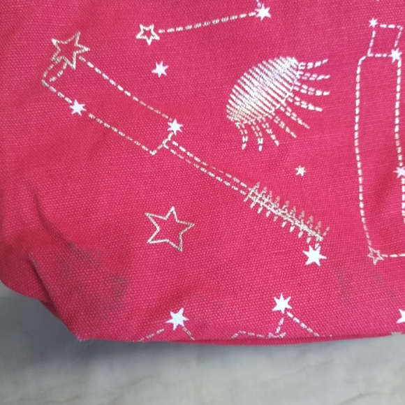 Estee Lauder Beautiful Red Cosmetic Bag With Gold Stars and Details. - Picture 15 of 16